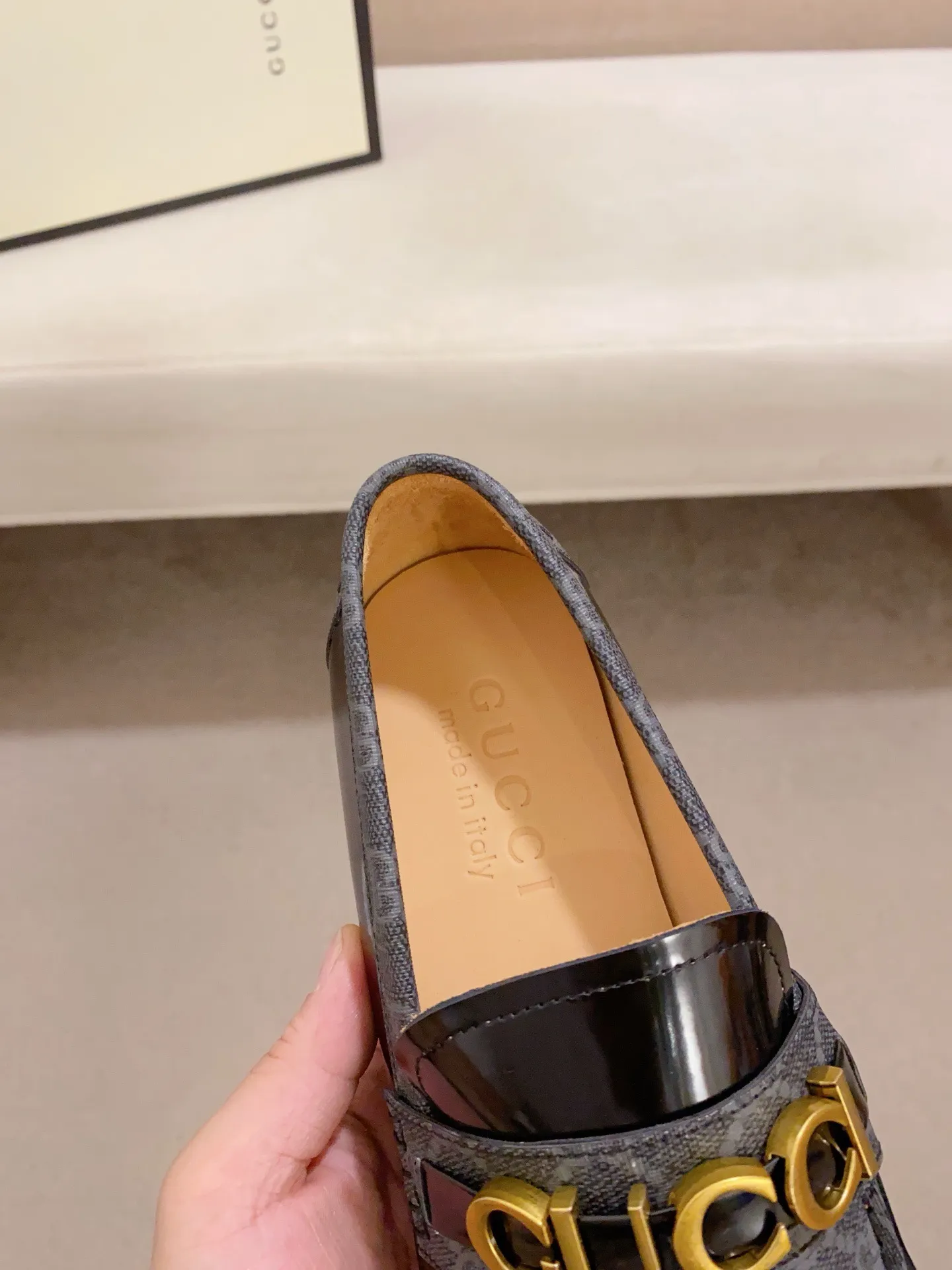 Men's shoes 💰: 580💰 (GUCCI) new series ss hot new products 💢 💠 Casual leather shoes 👞, first layer of cowhide, upper hardware buckle and logo on the side of the shoe, insole and sole with brand logo 💠 💎 Upper: 100% cowhide 💎 Lining: cowhide/100% 💎Feet: cowhide/100% 💎Sole: rubber/100% 💎SIZE: 38 39 40 41 42 43 44 Can be customized 45